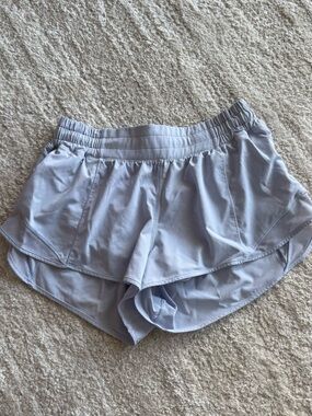 Lululemon Hotty Hot Low-Rise Lined Short 2.5"